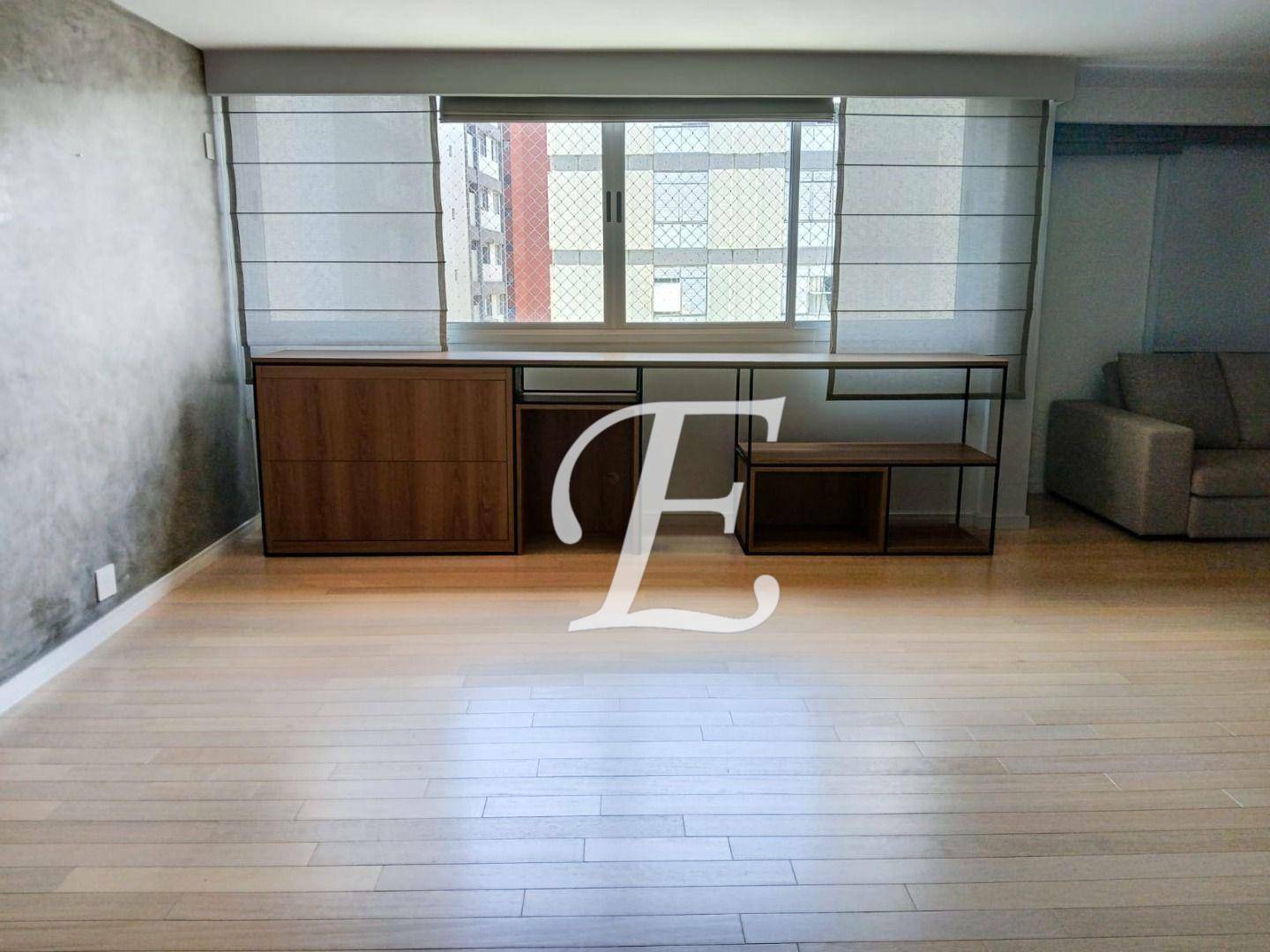 Apartamento à venda com 3 quartos, 141m² - Foto 1