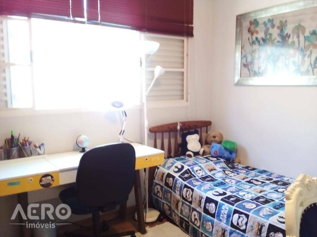 Casa à venda com 3 quartos, 167m² - Foto 13