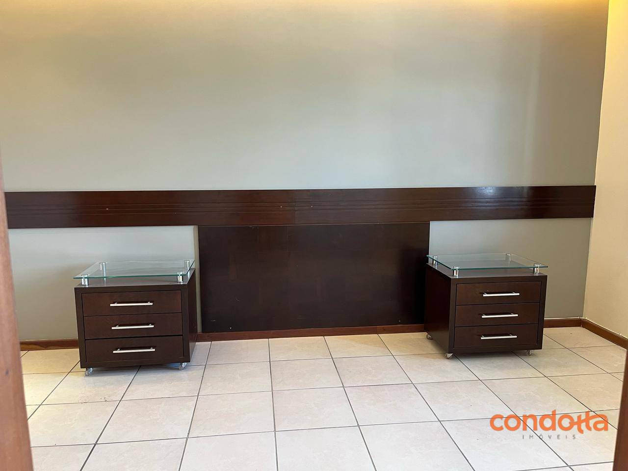 Casa para alugar com 4 quartos, 300m² - Foto 32