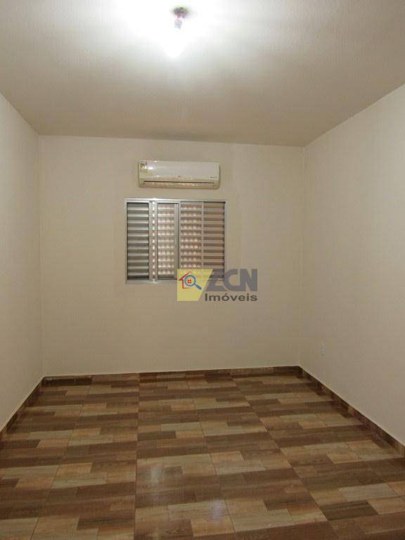 Casa para alugar com 4 quartos, 182m² - Foto 11