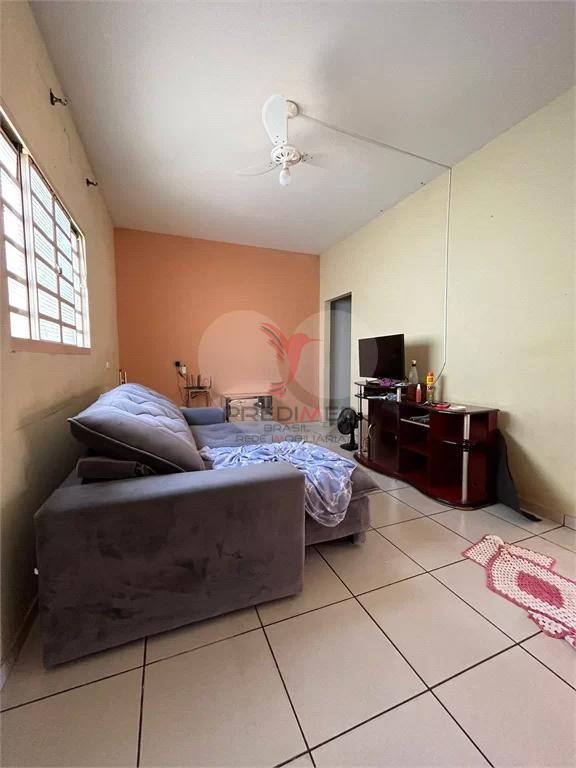 Casa à venda com 2 quartos, 90m² - Foto 3