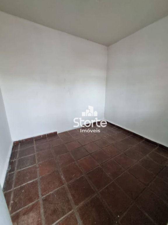 Casa para alugar com 7 quartos, 220m² - Foto 11