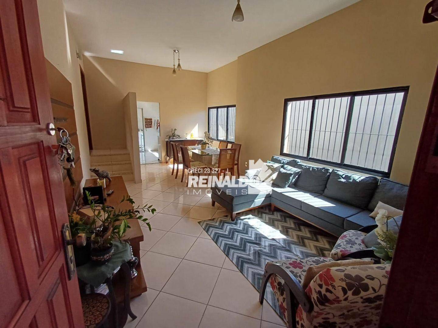 Casa à venda com 3 quartos, 200m² - Foto 1