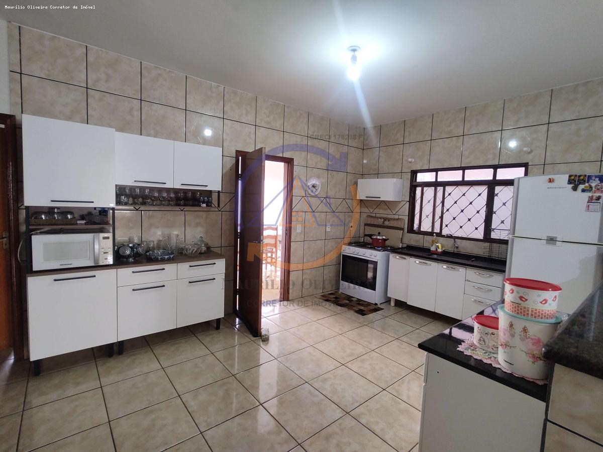 Casa à venda com 3 quartos, 360m² - Foto 8