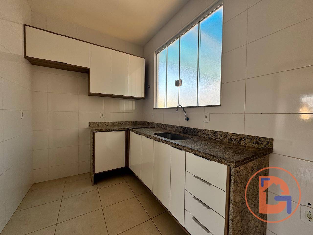 Casa à venda com 2 quartos, 80m² - Foto 11