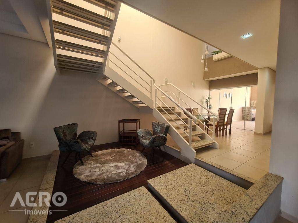 Casa à venda com 3 quartos, 340m² - Foto 2