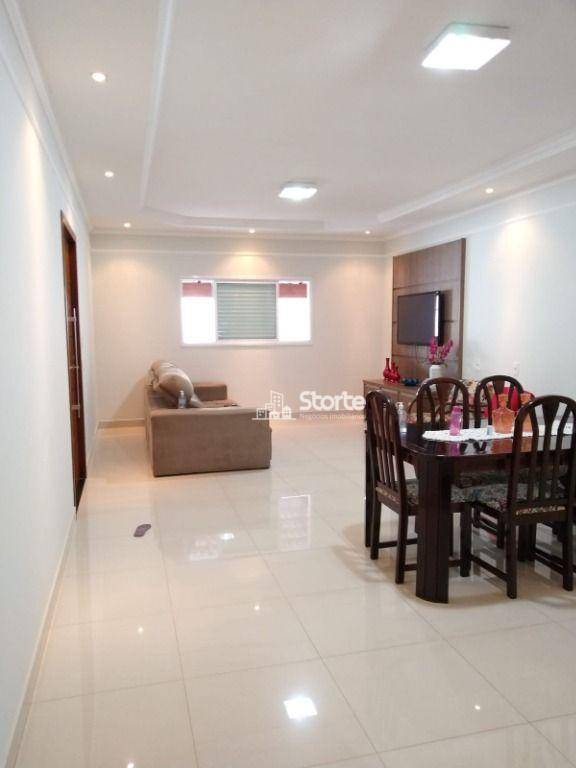 Casa à venda com 3 quartos, 230m² - Foto 1