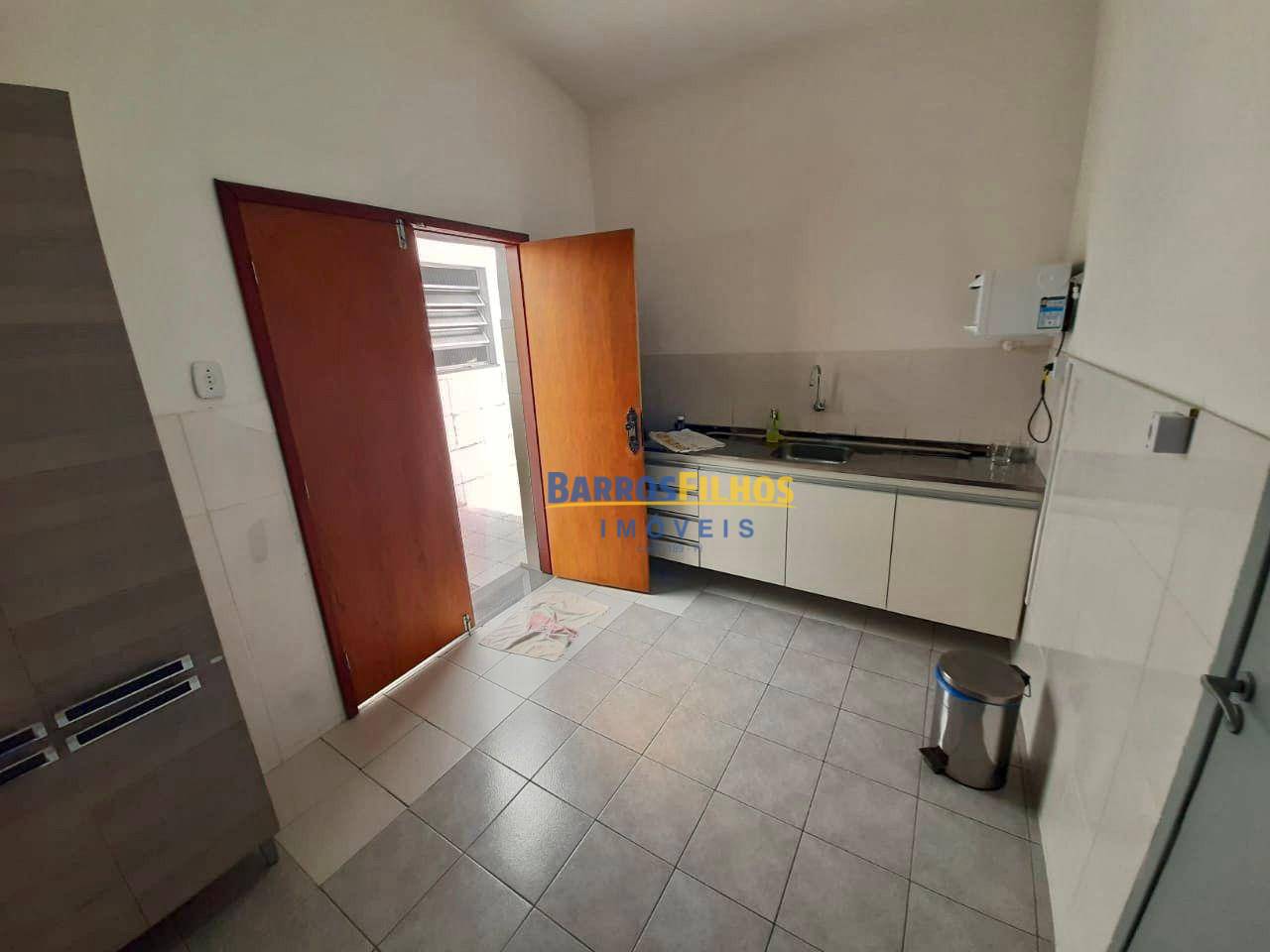 Casa à venda com 5 quartos, 300m² - Foto 13