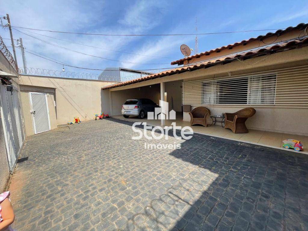 Casa à venda com 3 quartos, 250m² - Foto 9