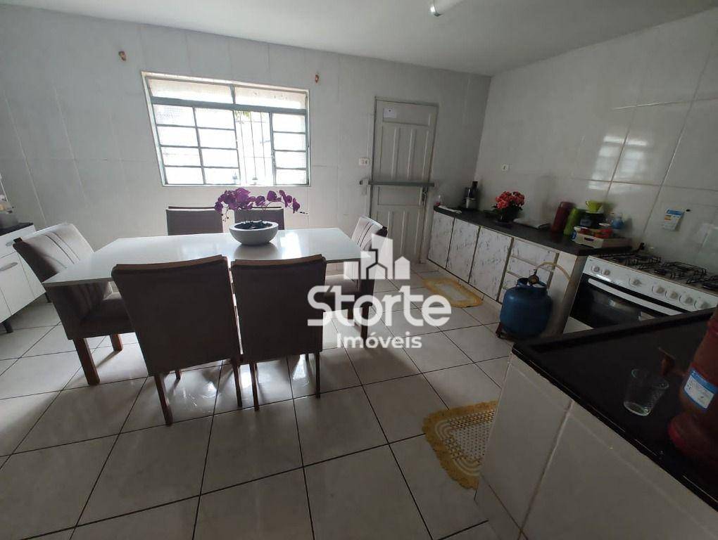 Casa à venda com 3 quartos, 140m² - Foto 2