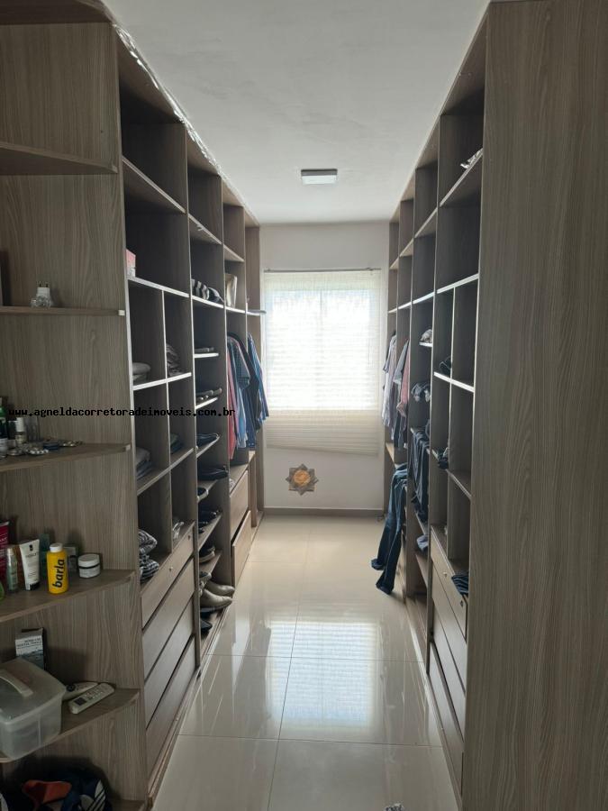 Casa de Condomínio para alugar com 4 quartos, 320m² - Foto 3