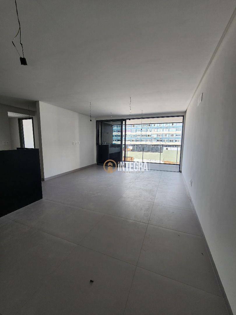 Apartamento à venda com 3 quartos, 114m² - Foto 1