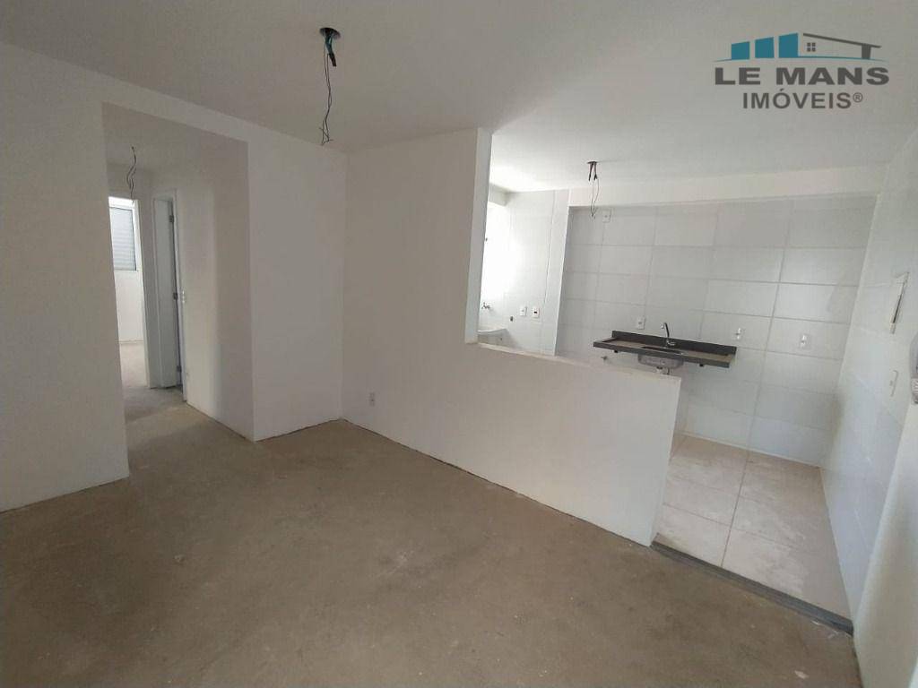 Apartamento à venda com 3 quartos, 75m² - Foto 4