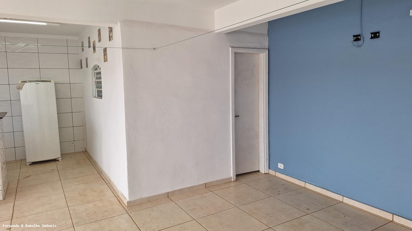 Casa para alugar com 3 quartos, 300m² - Foto 23