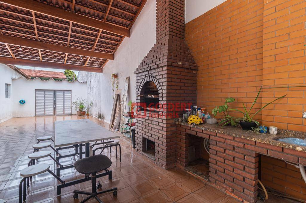 Casa à venda com 3 quartos, 320m² - Foto 35