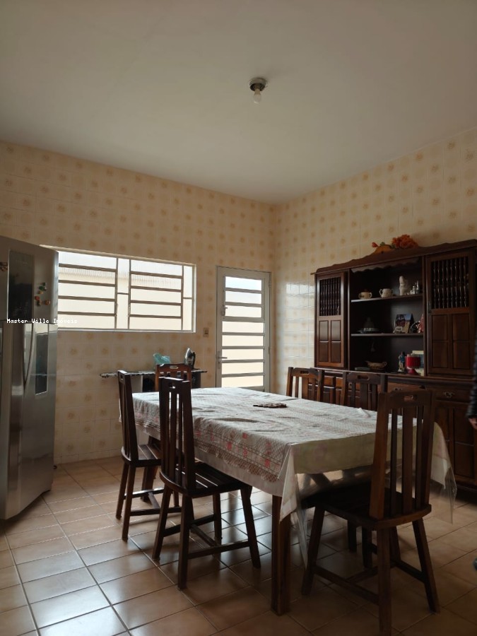 Casa para alugar com 3 quartos, 120m² - Foto 1