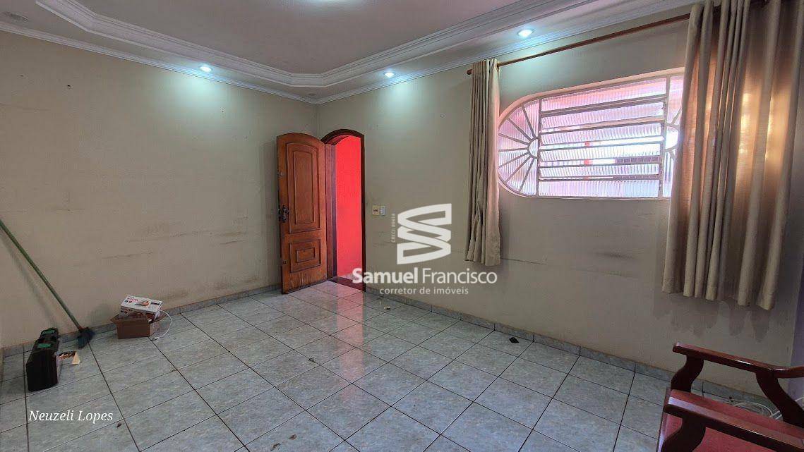 Casa à venda com 2 quartos, 90m² - Foto 1