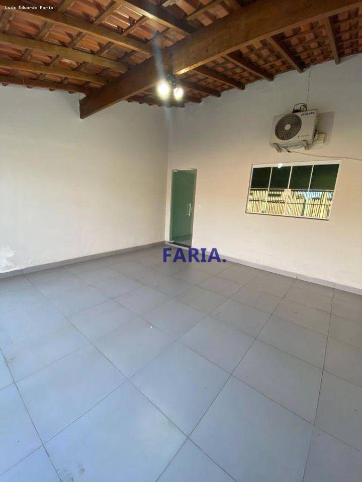 Casa à venda com 2 quartos, 100m² - Foto 2