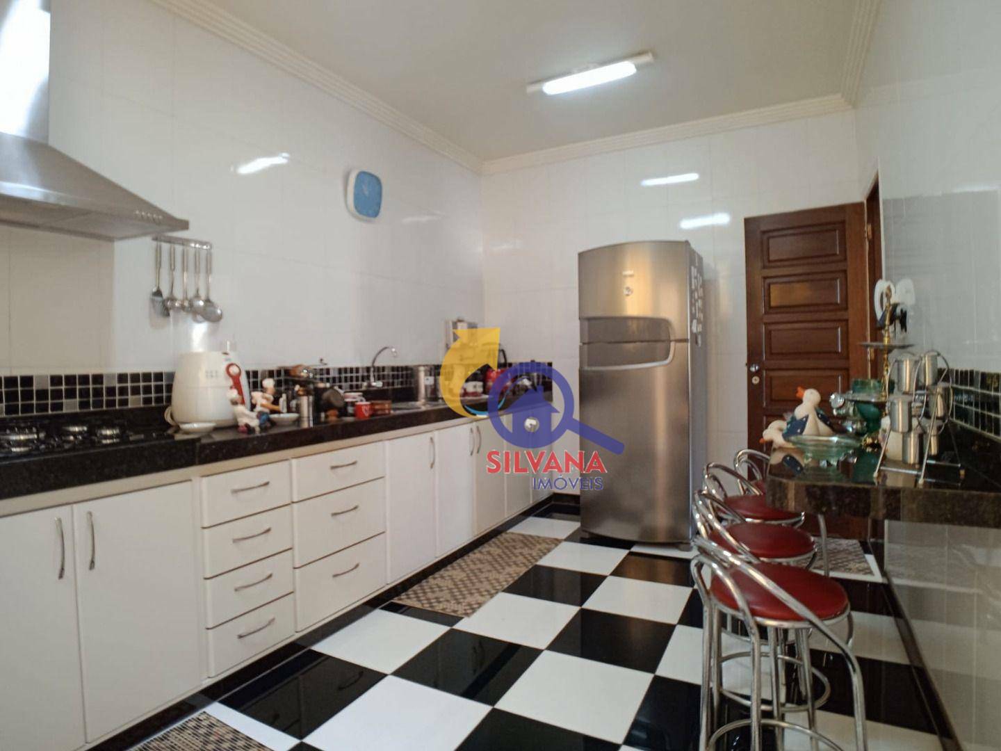 Casa à venda com 4 quartos, 230m² - Foto 6