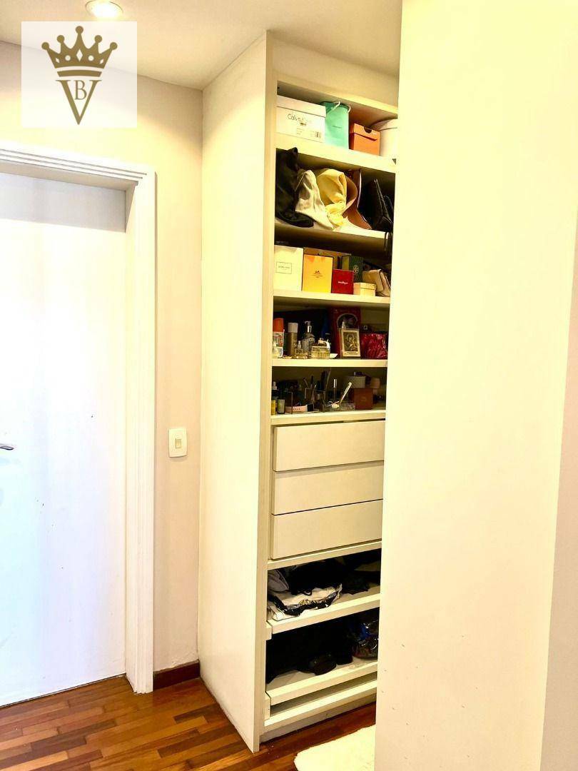 Apartamento à venda com 3 quartos, 261m² - Foto 9