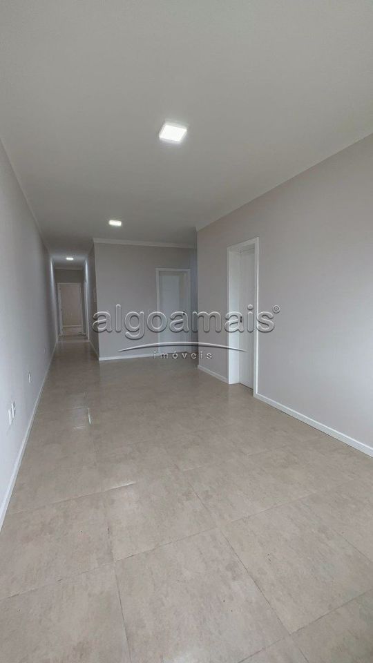 Casa à venda com 2 quartos, 90m² - Foto 4