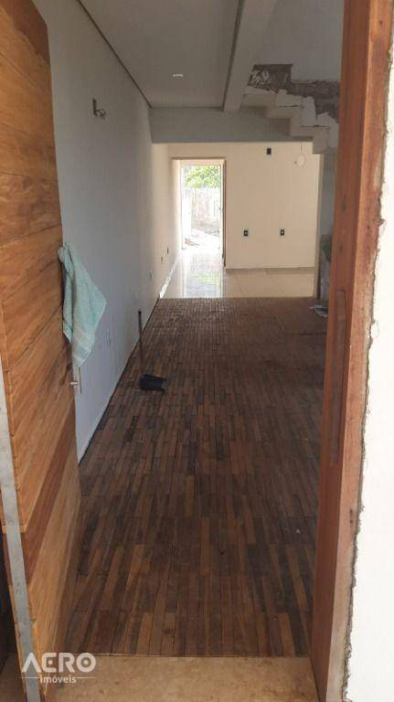 Casa à venda com 4 quartos, 220m² - Foto 7