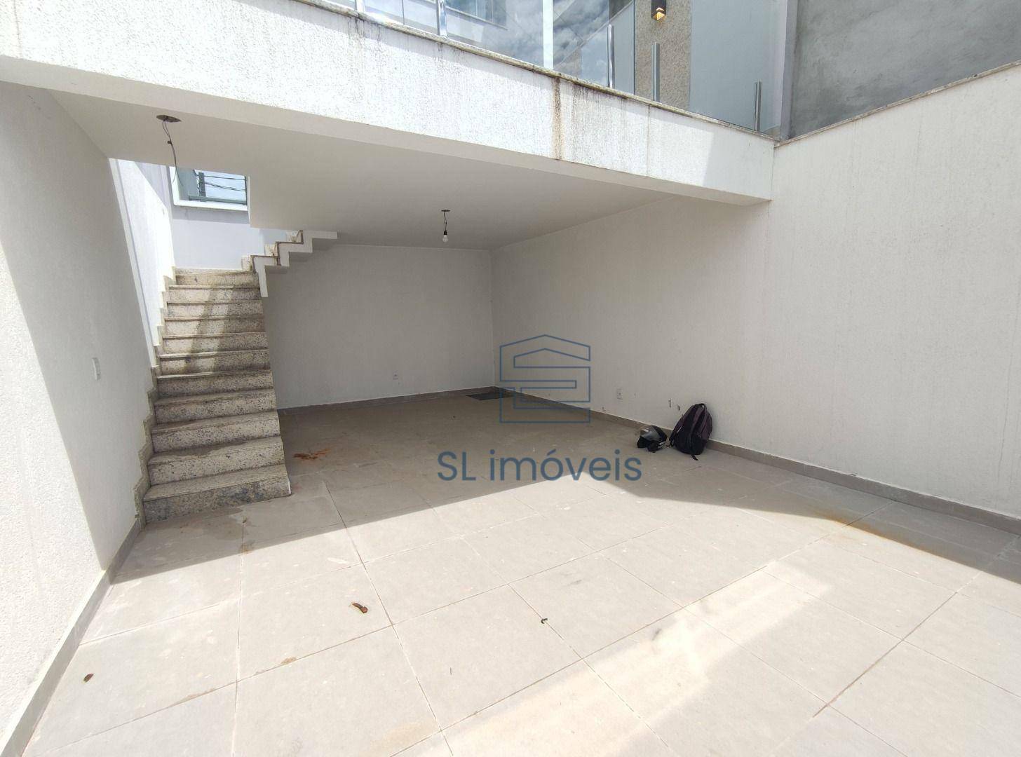 Casa à venda com 3 quartos, 290m² - Foto 3
