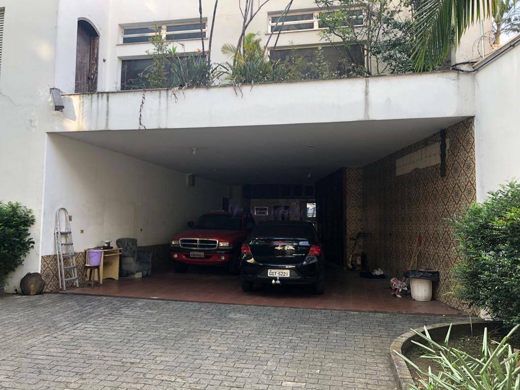 Casa à venda com 8 quartos, 1000m² - Foto 3