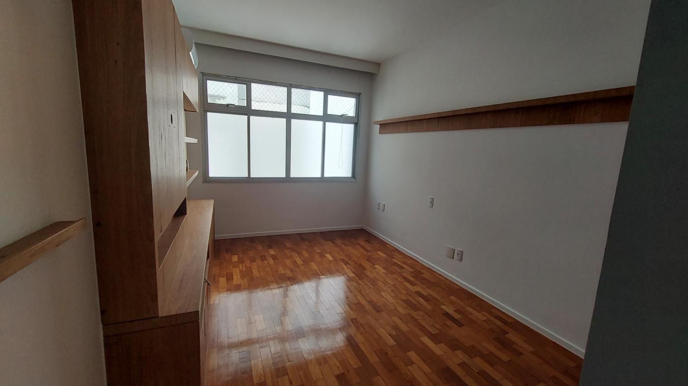 Apartamento para alugar com 3 quartos, 250m² - Foto 9