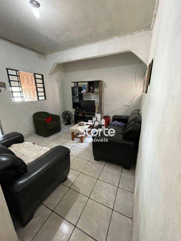 Casa à venda com 4 quartos, 100m² - Foto 1