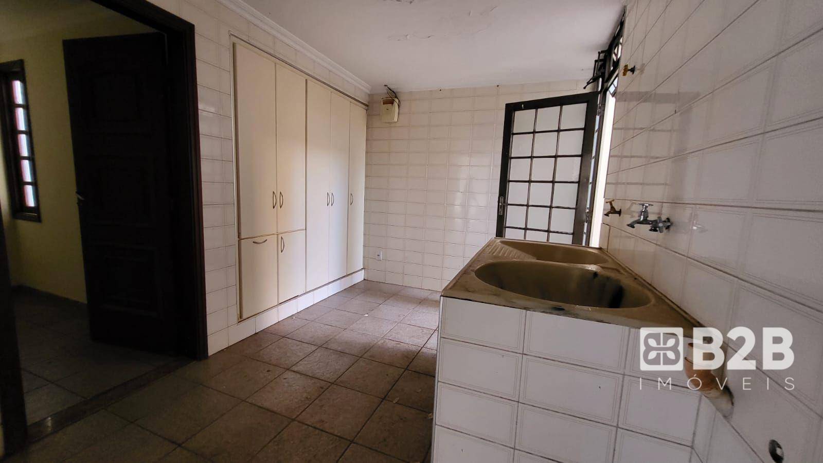 Casa para alugar com 6 quartos, 416m² - Foto 26