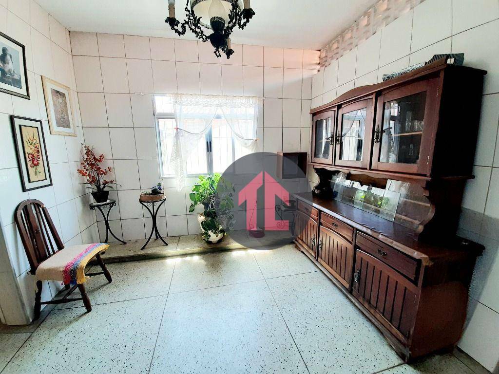 Casa à venda com 6 quartos, 260m² - Foto 6