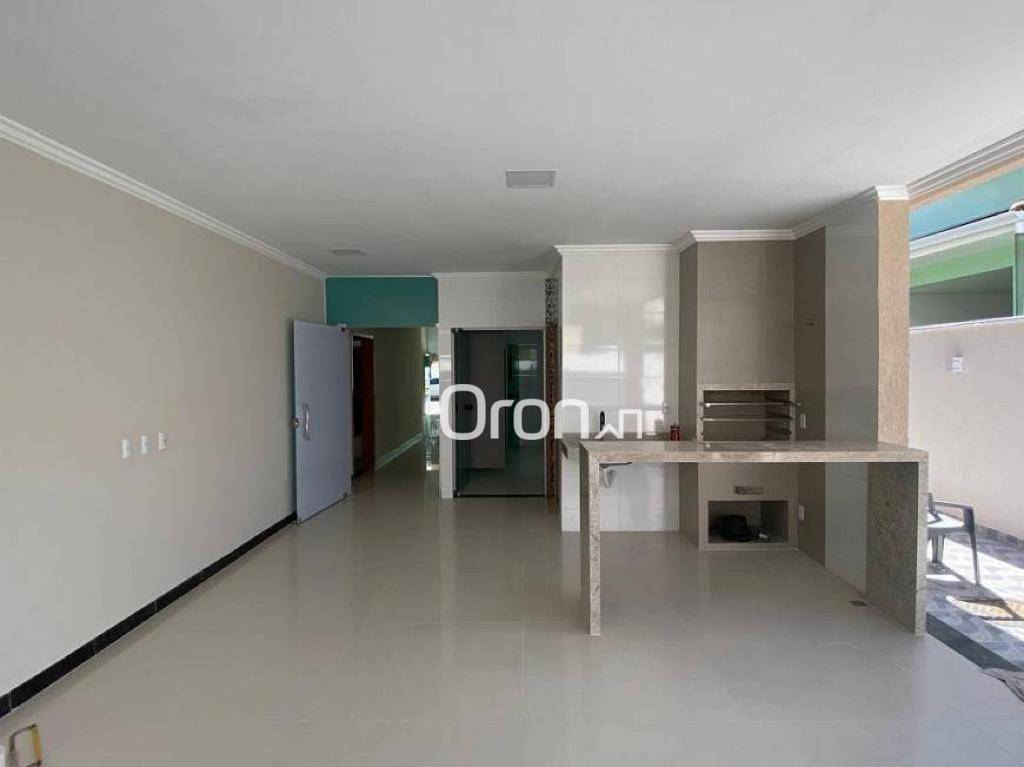 Casa de Condomínio à venda com 3 quartos, 244m² - Foto 2