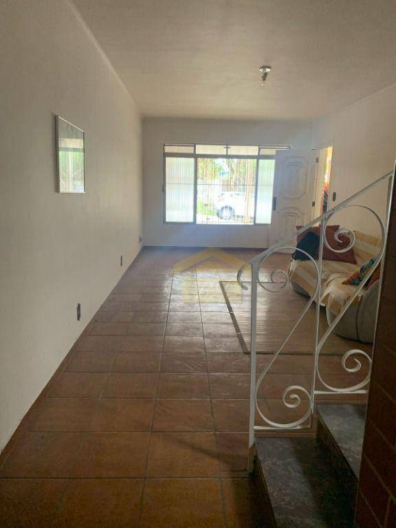 Casa à venda e aluguel com 3 quartos, 208m² - Foto 4