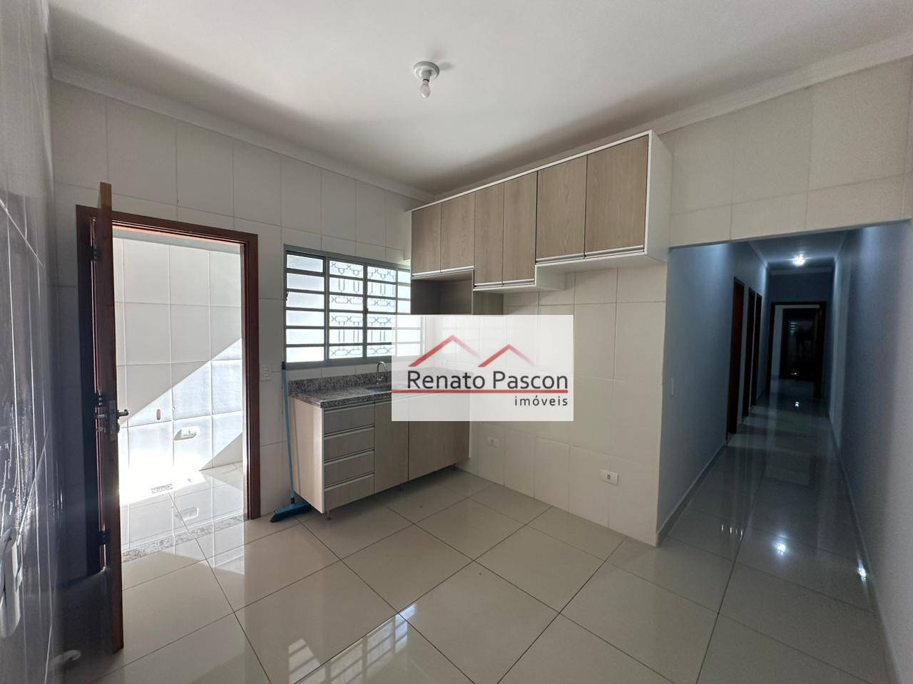 Casa à venda com 3 quartos, 100m² - Foto 1