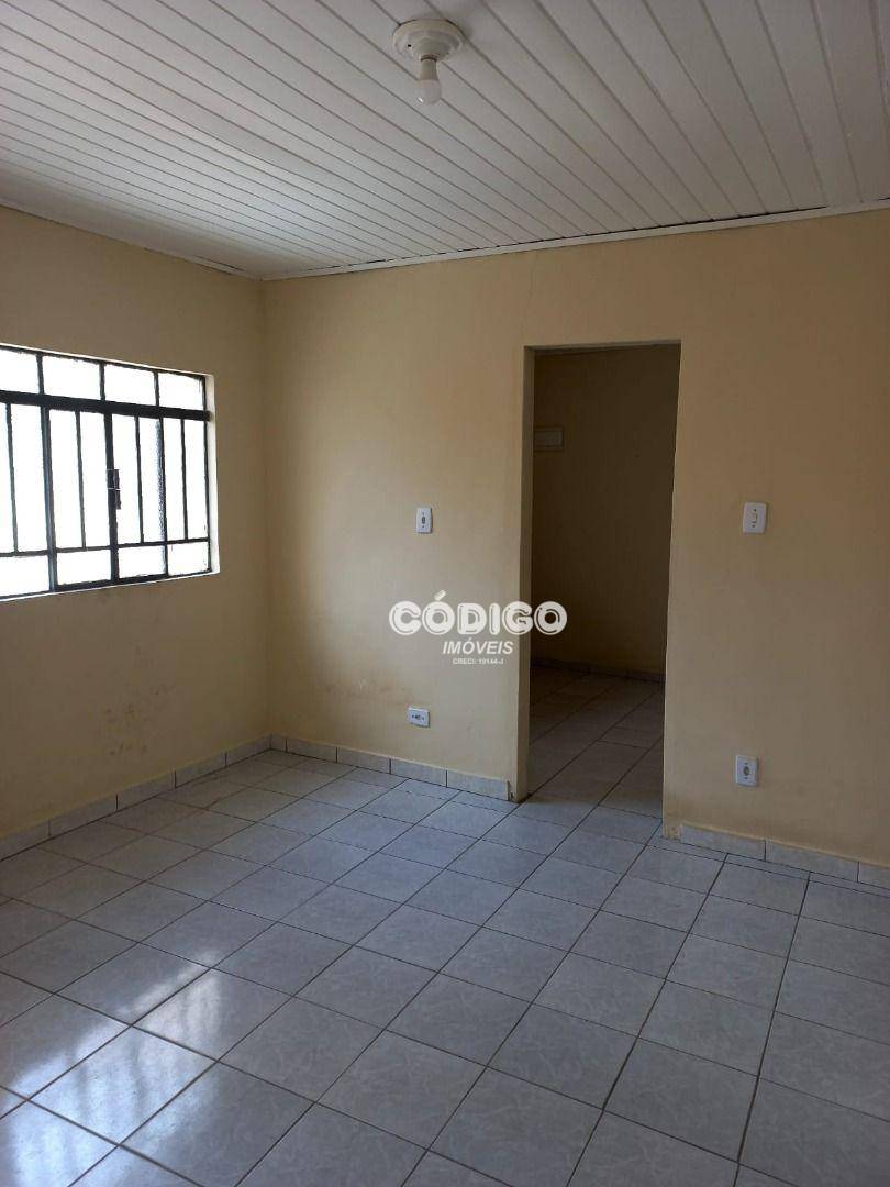 Casa para alugar com 1 quarto, 50m² - Foto 1