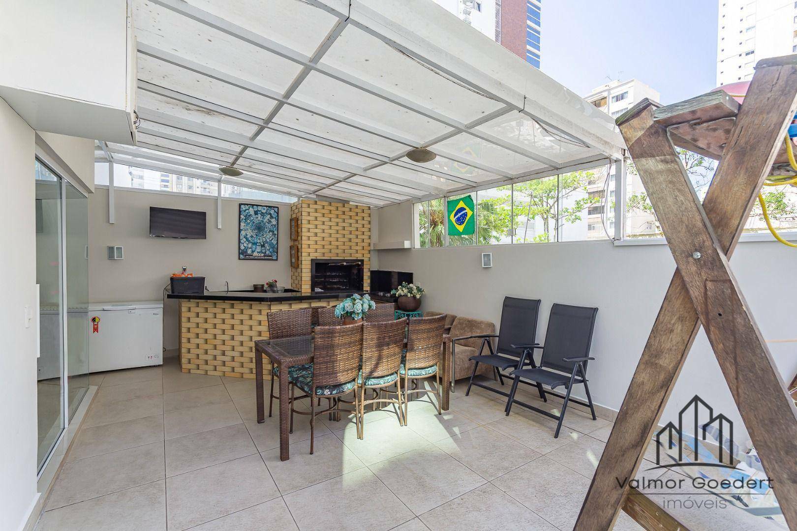 Apartamento à venda com 3 quartos, 216m² - Foto 9