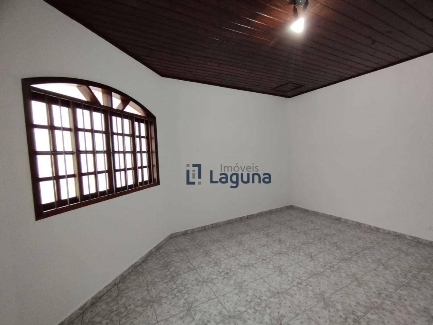 Casa para alugar com 2 quartos, 200m² - Foto 33