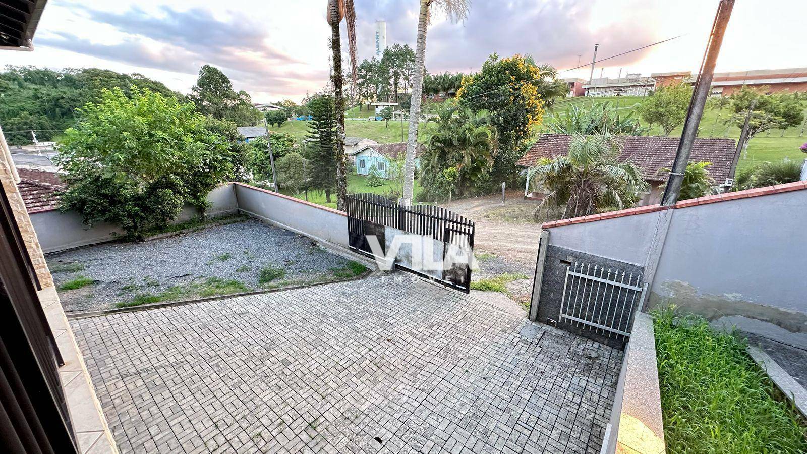 Casa à venda com 3 quartos, 355m² - Foto 2