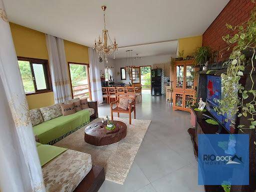 Casa à venda com 4 quartos, 230m² - Foto 1