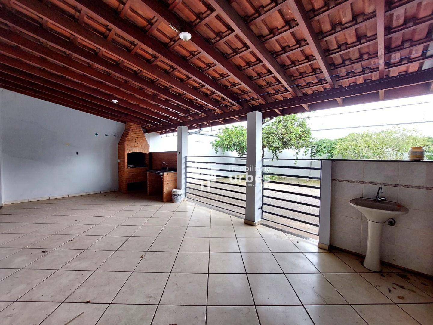 Casa para alugar com 4 quartos, 255m² - Foto 4