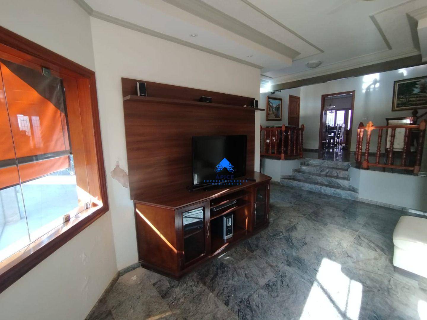 Sobrado para alugar com 4 quartos, 374m² - Foto 6