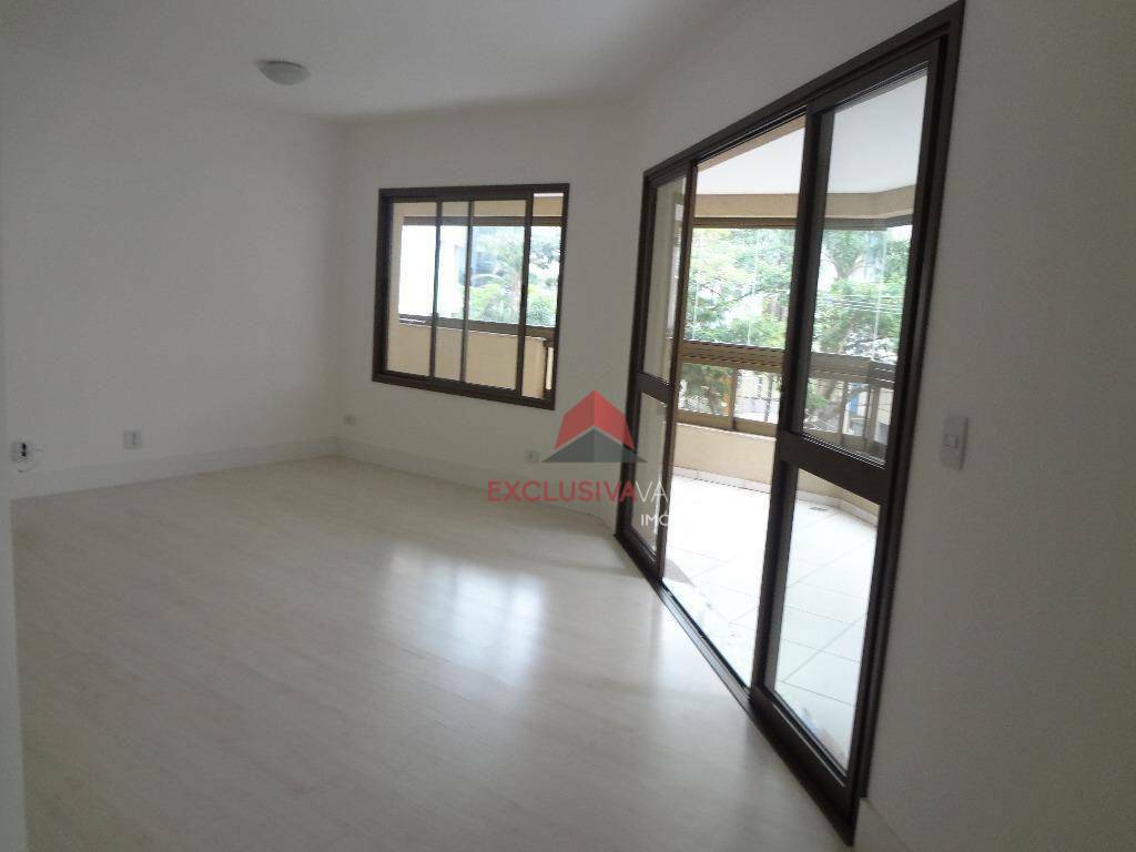 Apartamento para alugar com 4 quartos, 220m² - Foto 3