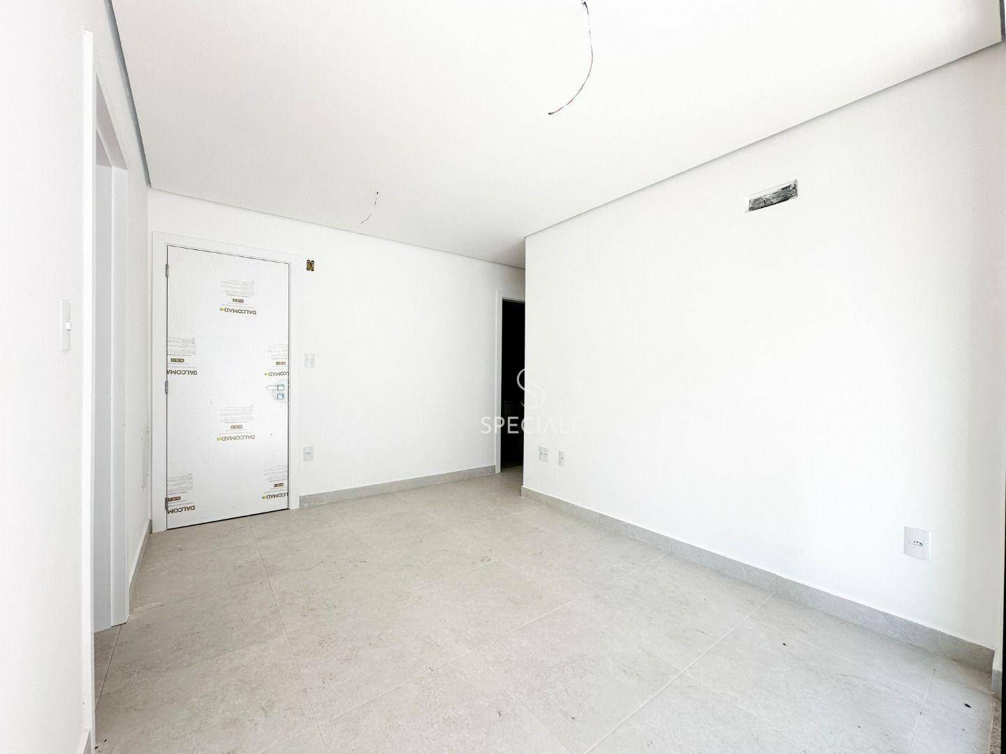 Apartamento à venda com 2 quartos, 65m² - Foto 3