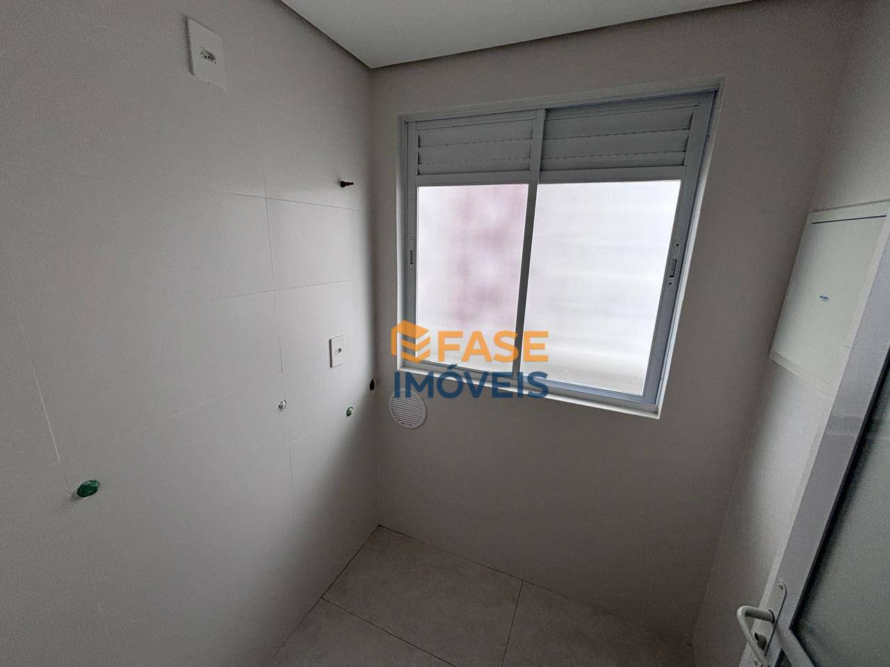 Apartamento à venda com 4 quartos, 101m² - Foto 3