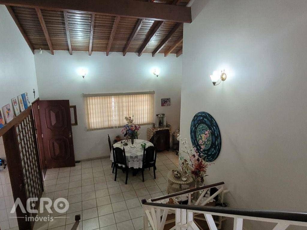 Casa à venda com 4 quartos, 190m² - Foto 4