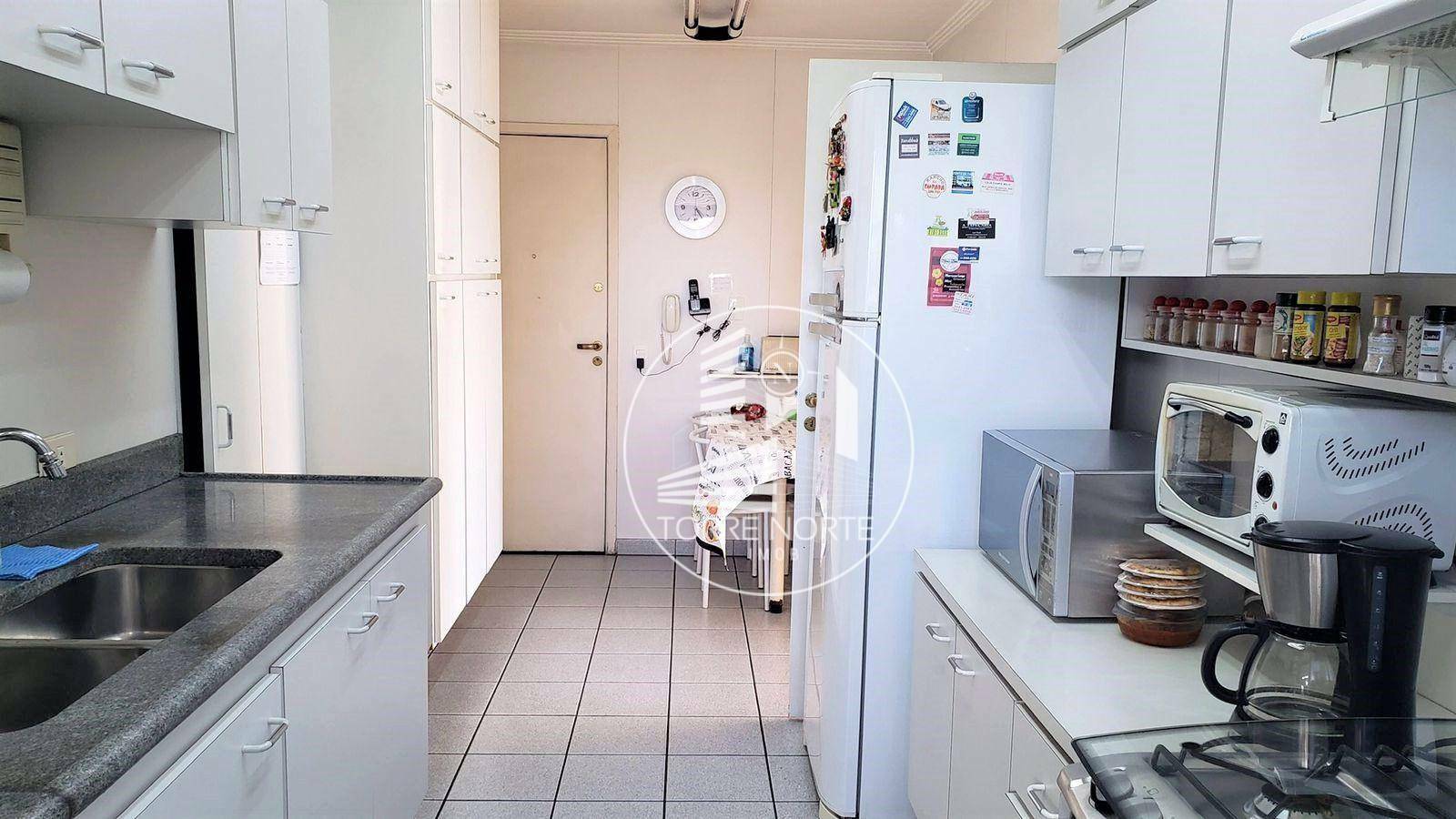 Apartamento à venda com 3 quartos, 160m² - Foto 6