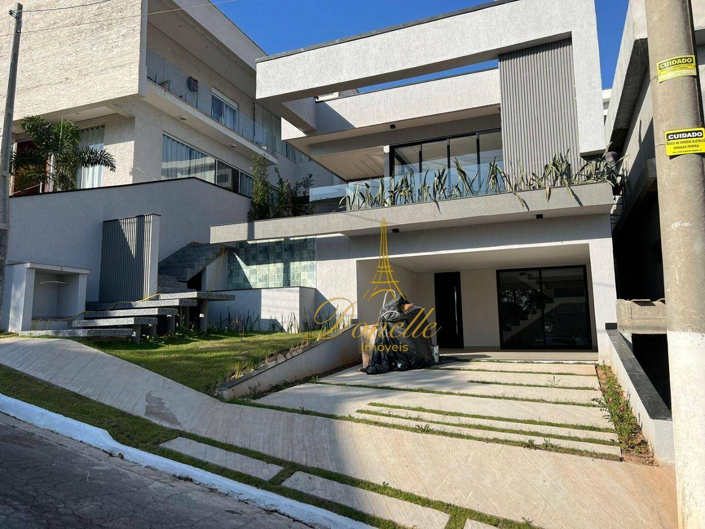 Sobrado à venda com 3 quartos, 220m² - Foto 1