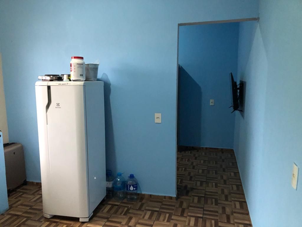 Casa à venda com 6 quartos, 200m² - Foto 12