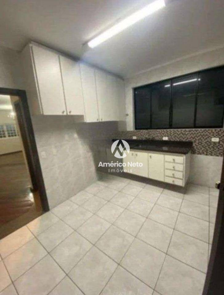 Sobrado para alugar com 2 quartos, 180m² - Foto 1